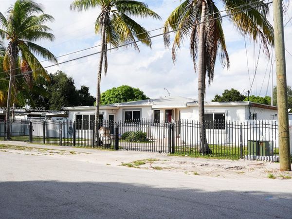 2955 NW 102nd St , Miami, FL 33147