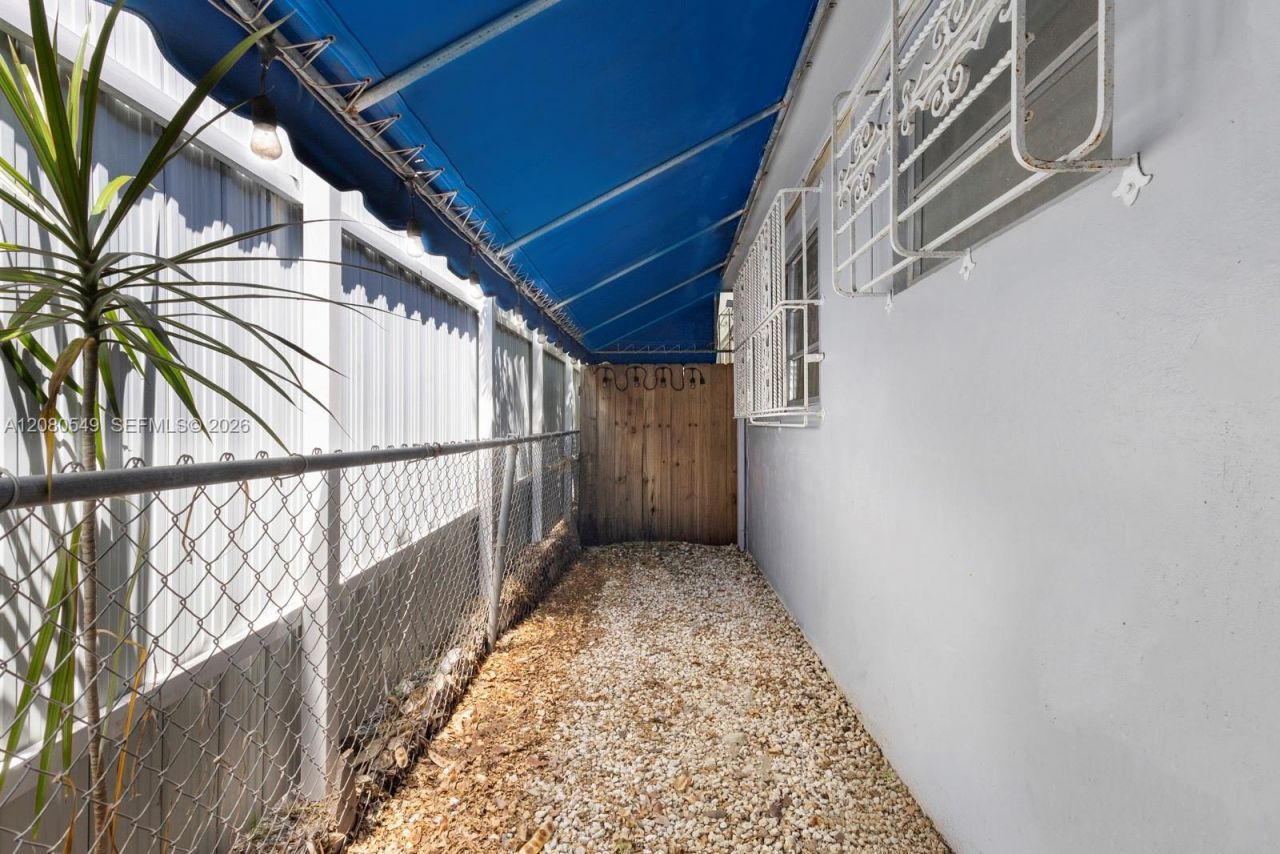 1045 SW 12th St , Unit 1045, Miami, FL 33129 Photo