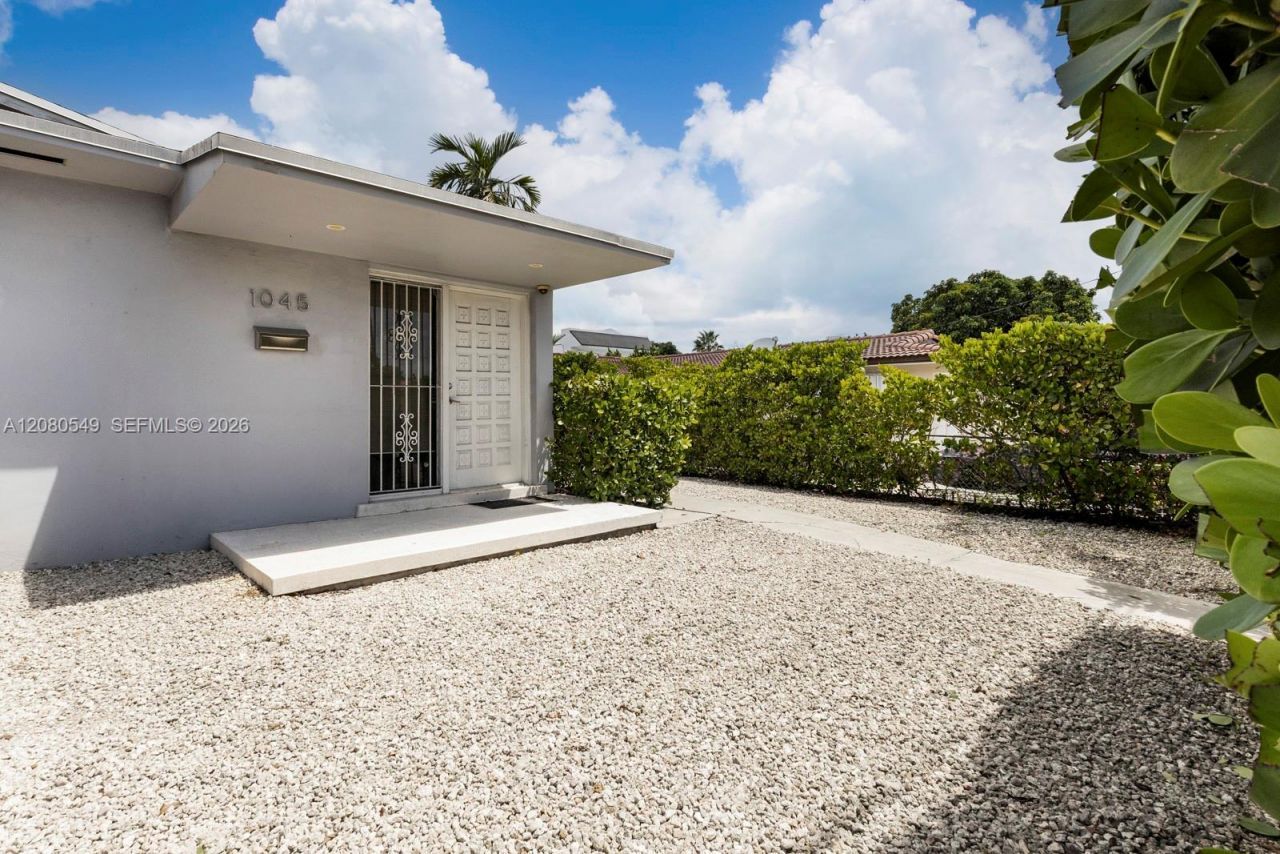 1045 SW 12th St , Unit 1045, Miami, FL 33129 Photo