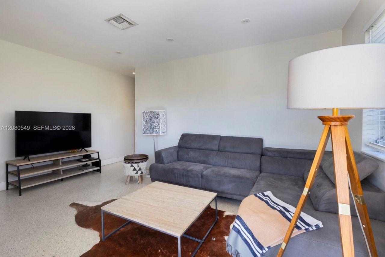 1045 SW 12th St , Unit 1045, Miami, FL 33129 Photo