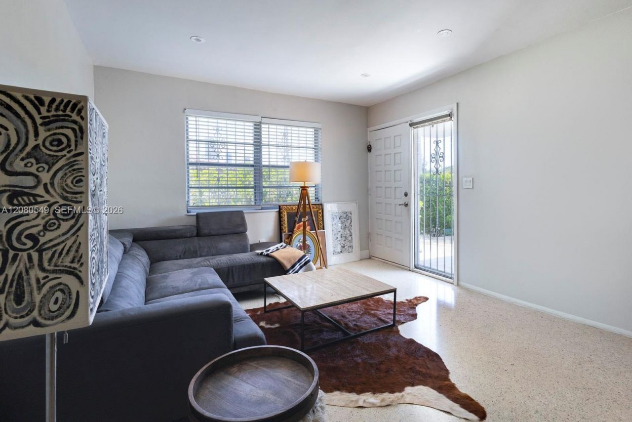 1045 SW 12th St , Unit 1045, Miami, FL 33129 Photo