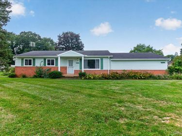 2736 Earl Lake Road, Oceola Township, Mi 48843