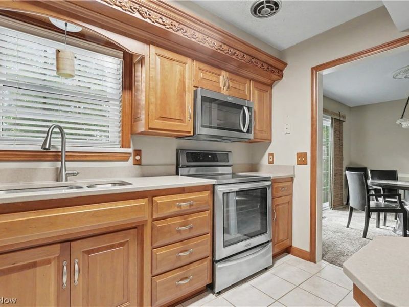 78 Yardley Lane, Akron, OH 44313 Photo 10