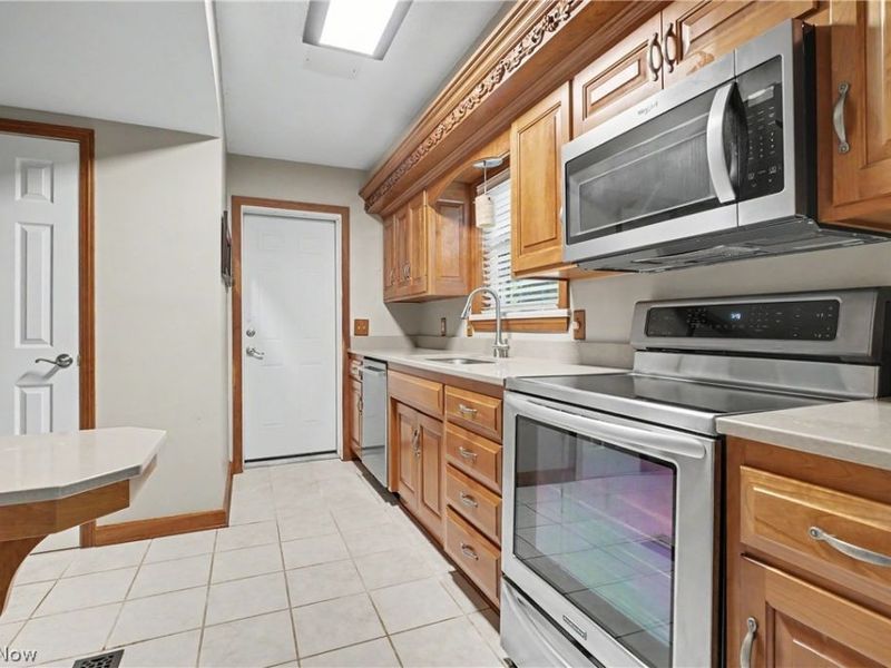 78 Yardley Lane, Akron, OH 44313 Photo 13