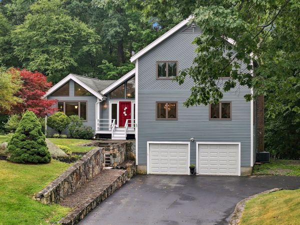 1 Utica Dr, Hudson, MA 01749