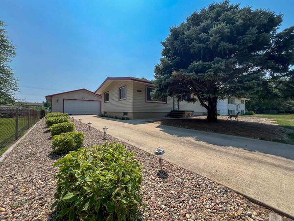 1812 Elm Street, Dakota City, NE 68371