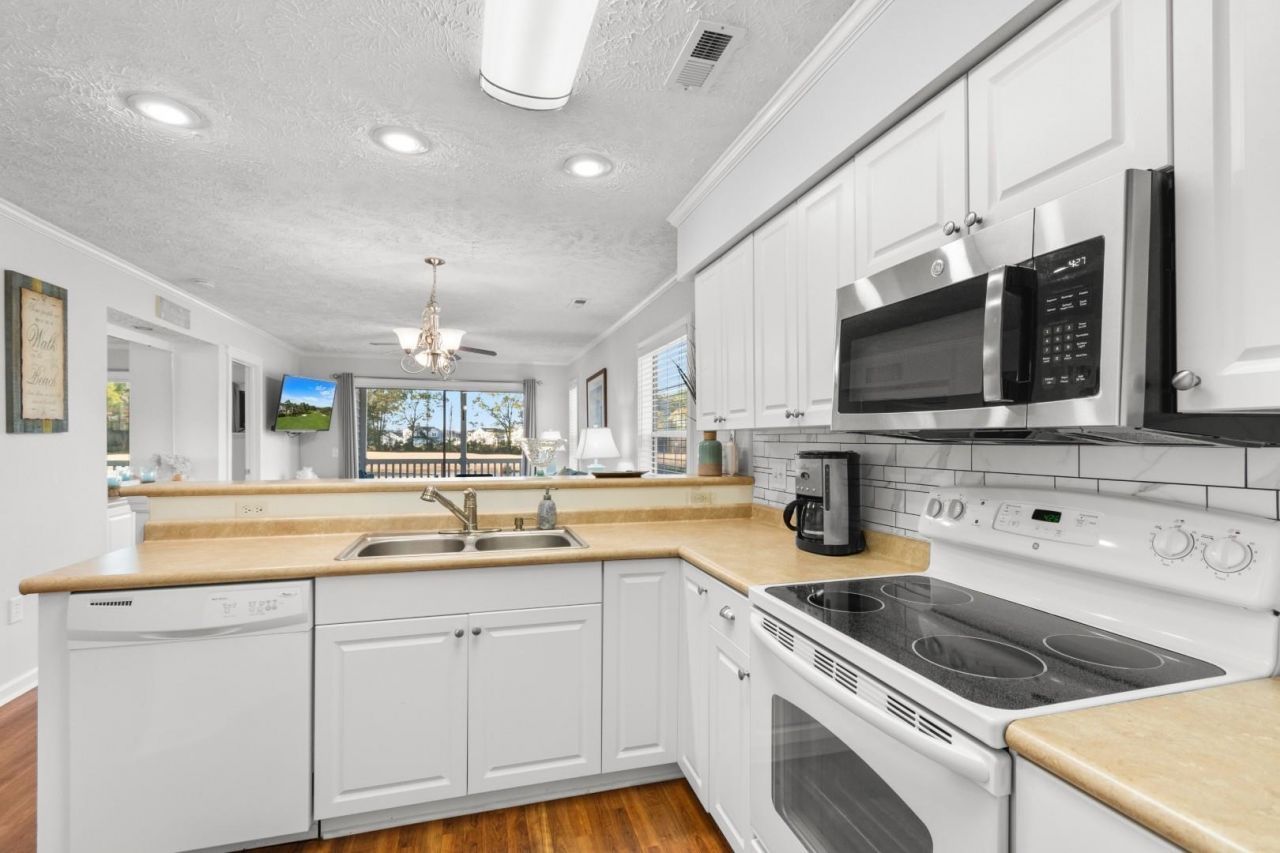 597 Blue River Ct. Photo 10