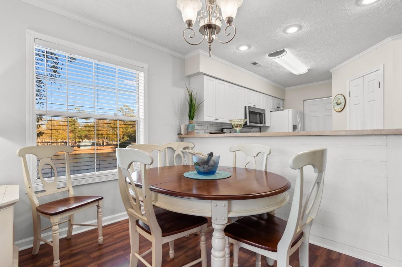 597 Blue River Ct. Photo 11
