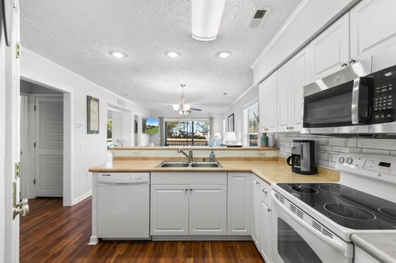 597 Blue River Ct. Photo 8