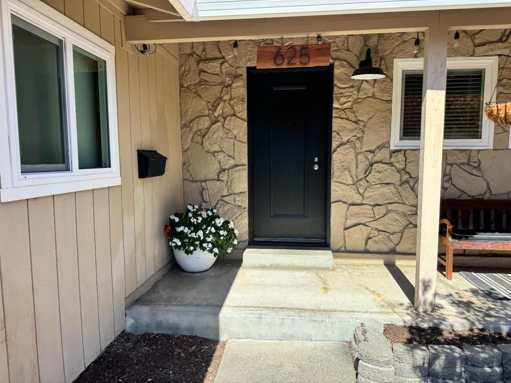 625 Comet Drive, Foster City, CA 94404 Main Photo