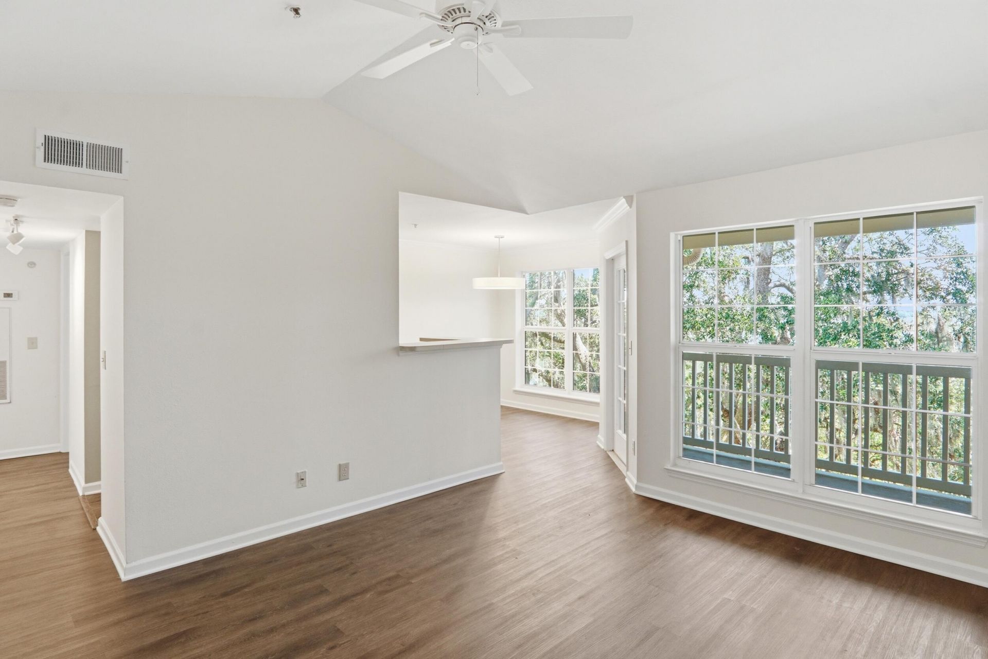 700 Daniel Ellis Drive Photo 9