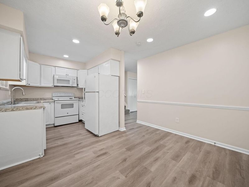 5155 Lindora Drive, Columbus, OH 43232 Photo 10