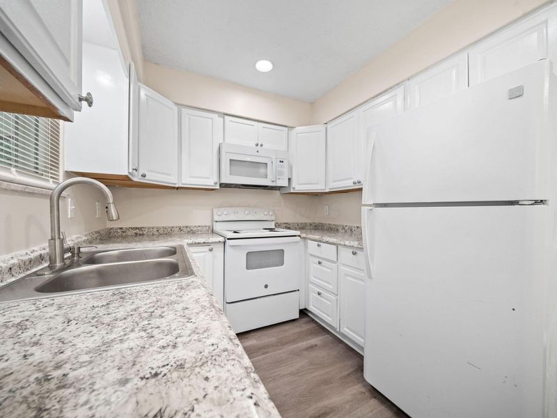 5155 Lindora Drive, Columbus, OH 43232 Photo 7