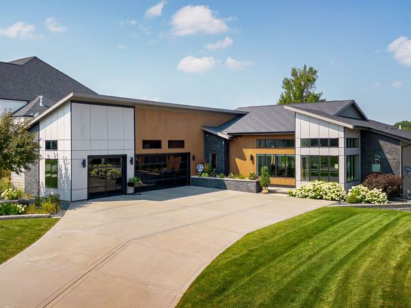 16659 Winston Drive, Clive, IA 50325