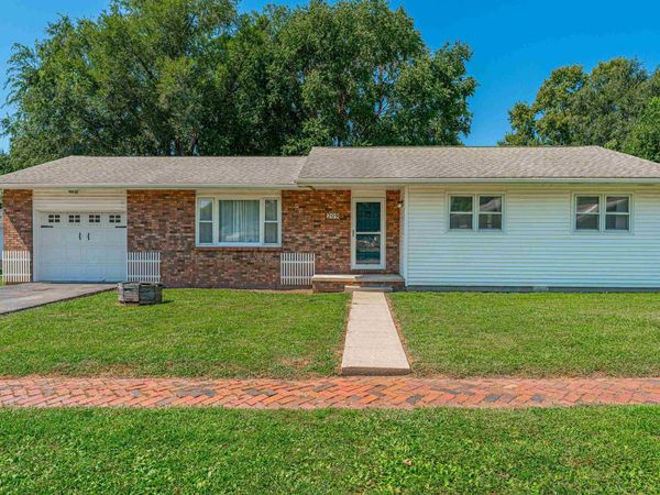 209 N Dauphin Street, Chestnut, IL 62518