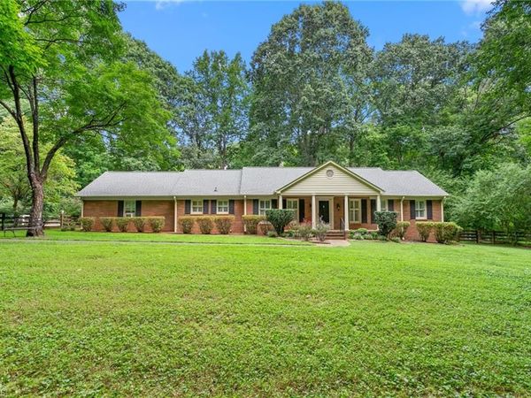 4014 Forest Oaks Lane , Mebane, NC 27302