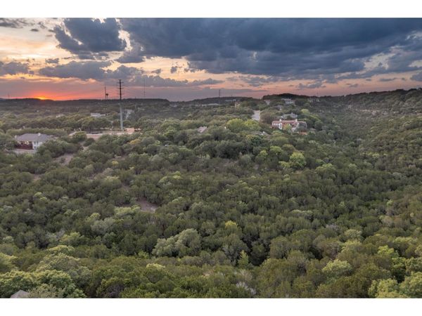 539 Beardsley LN , Austin, TX 78746
