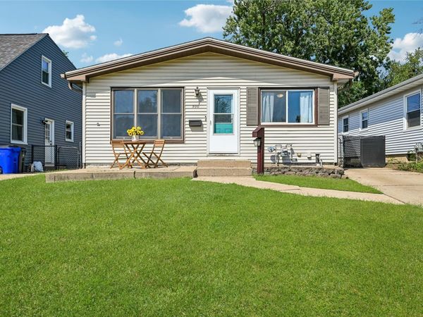 500 41st Street NE, Cedar Rapids, IA 52402
