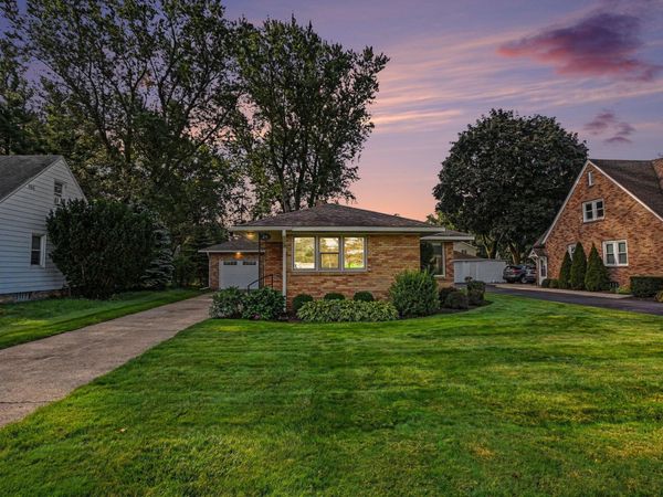 24 E 32nd Street, Holland, MI 49423