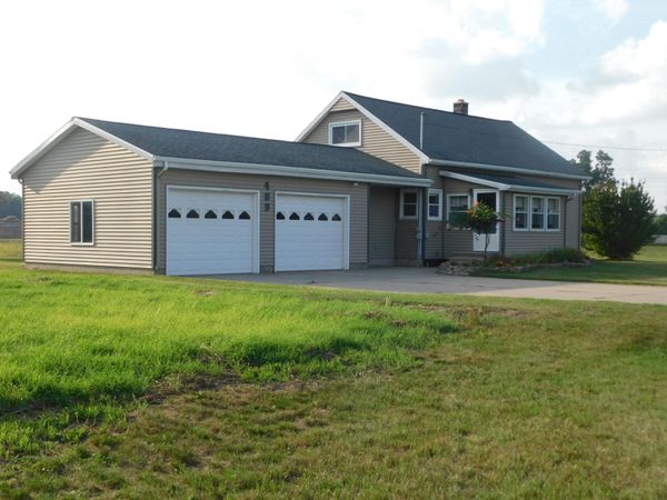 489 S Catalpa Avenue, White Cloud, MI 49349