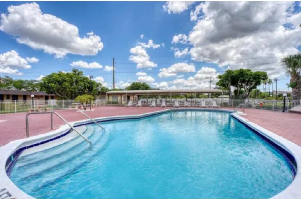 2900 NW 46th Avenue, Unit 105, Lauderdale Lakes, FL 33313 Photo