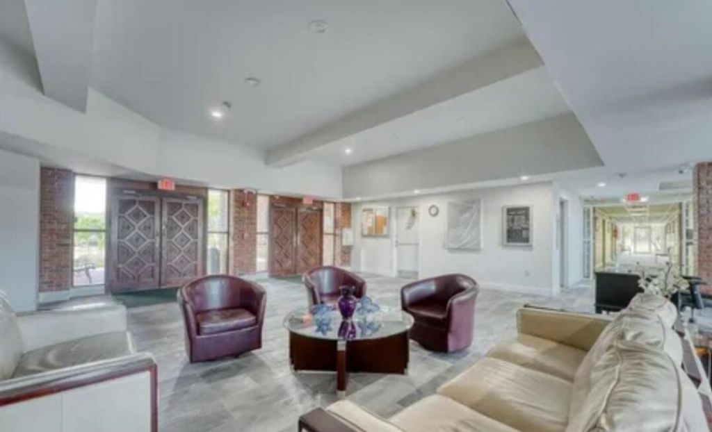 2900 NW 46th Avenue, Unit 105, Lauderdale Lakes, FL 33313 Photo