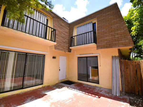 237 Alemeda Drive, Unit 3, Palm Springs, FL 33461