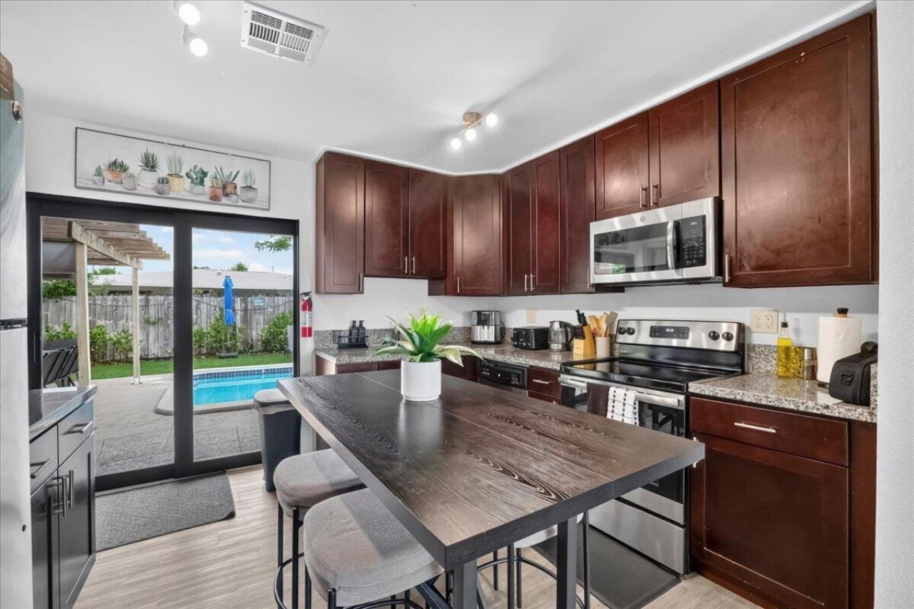 141 NW 19th Street, Pompano Beach, FL 33060 Photo