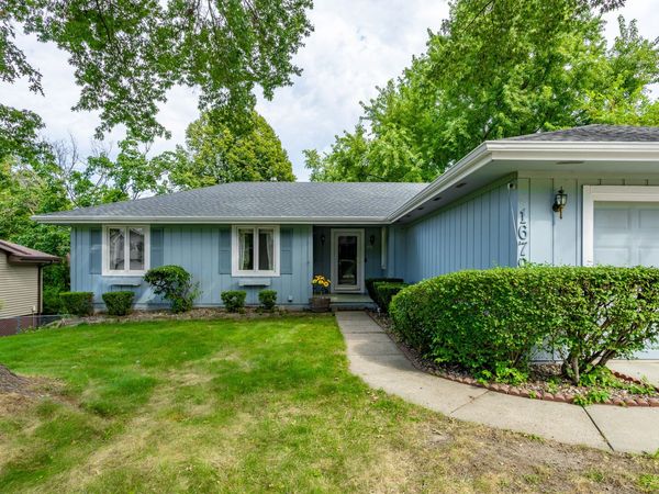 1679 NW 99th Street , Clive, IA 50325