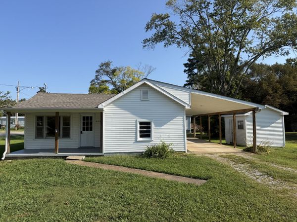 429 W 3rd Ave , Hohenwald, TN 38462