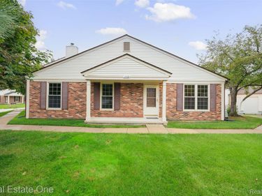 1426 Dover Hill S, Walled Lake, Mi 48390
