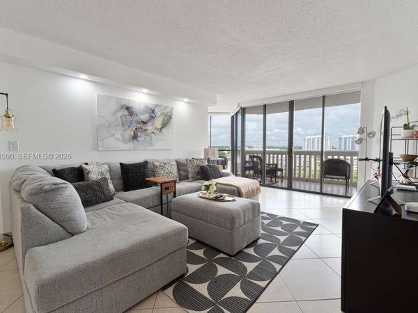 1000 W Island Blvd , Unit 1010, Aventura, FL 33160