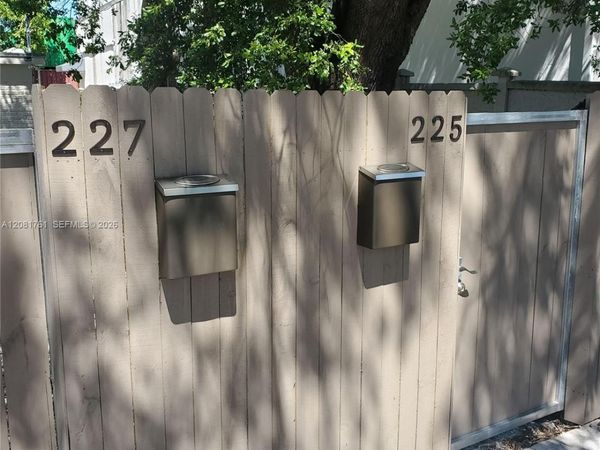 225 NW 59th St , Miami, FL 33127