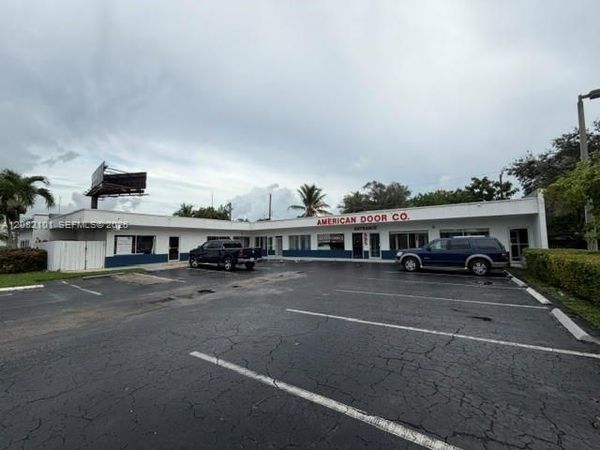 595 W Prospect Rd , Oakland Park, FL 33309