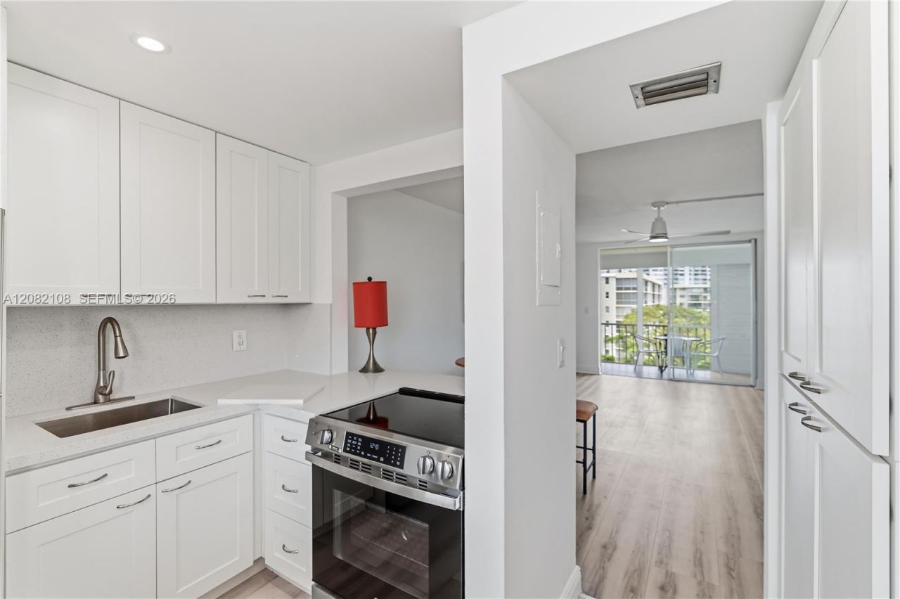 2903 Point East Dr , Unit K503, Aventura, FL 33160 Photo