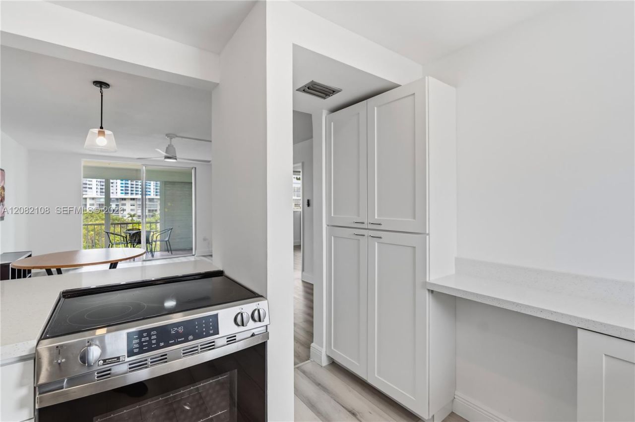 2903 Point East Dr , Unit K503, Aventura, FL 33160 Photo