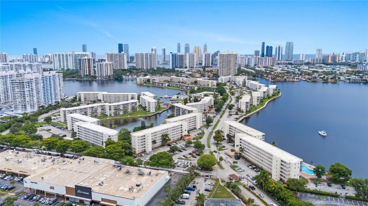 2903 Point East Dr , Unit K503, Aventura, FL 33160 Photo