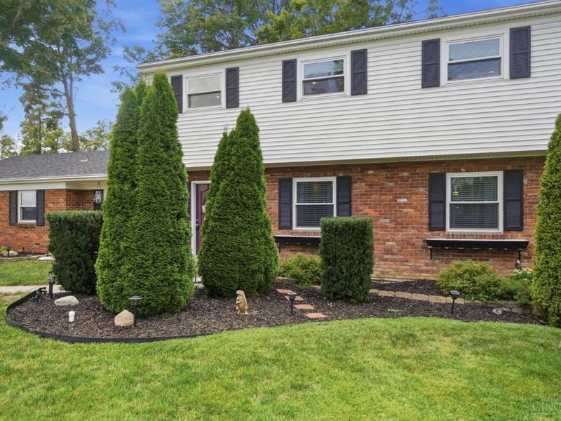 8949 Paw Paw Lane, Sycamore Township, OH 45236 Photo 2