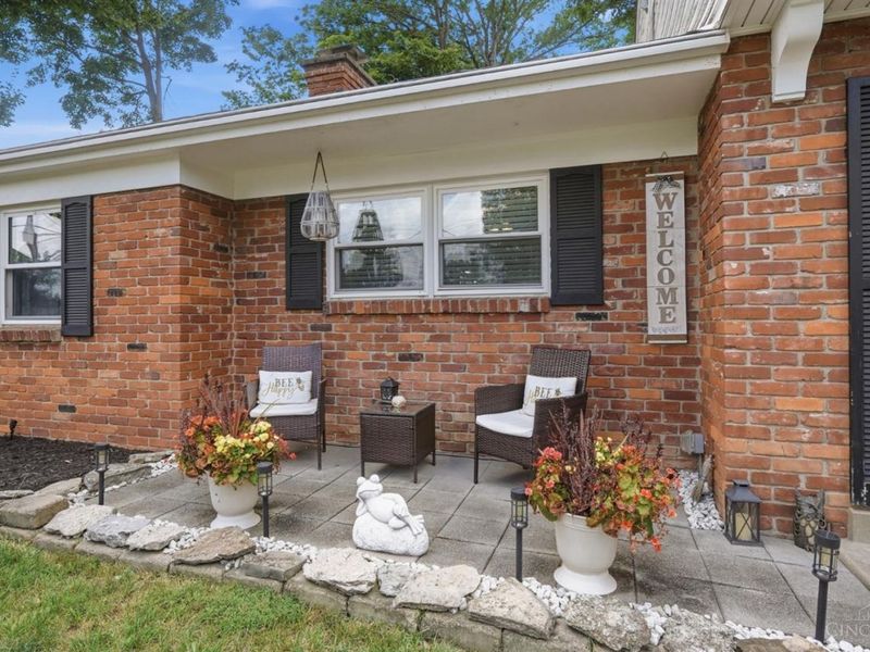 8949 Paw Paw Lane, Sycamore Township, OH 45236 Photo 3