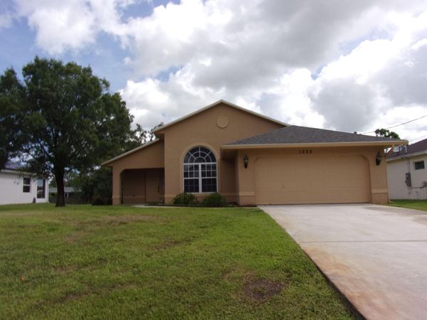 1225 SW Milan Lane, Port St. Lucie, FL 34953