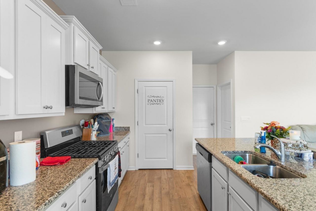 2021 Sage Dr. Photo 6