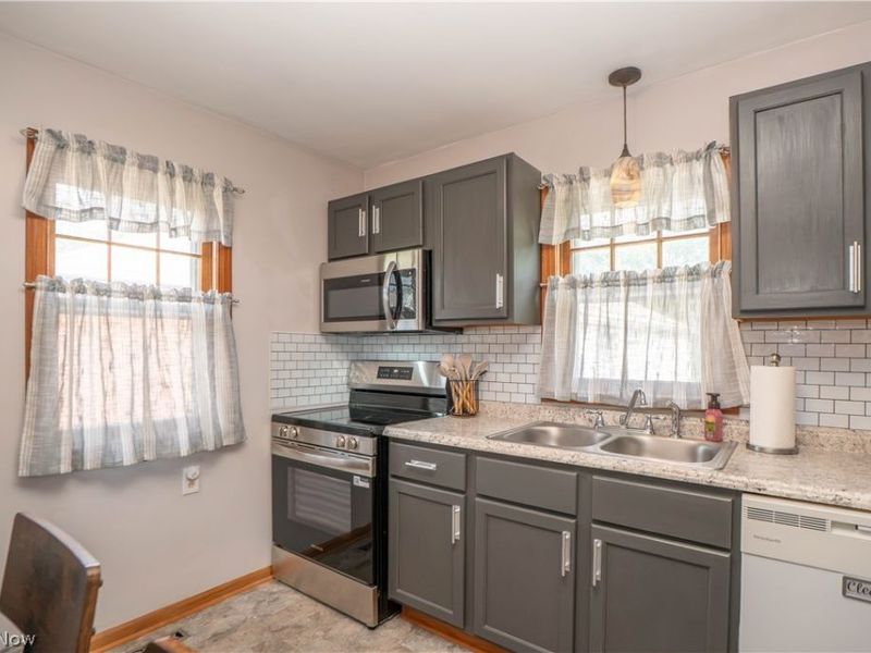 2826 Fletcher Avenue NE, Canton, OH 44705 Photo 10