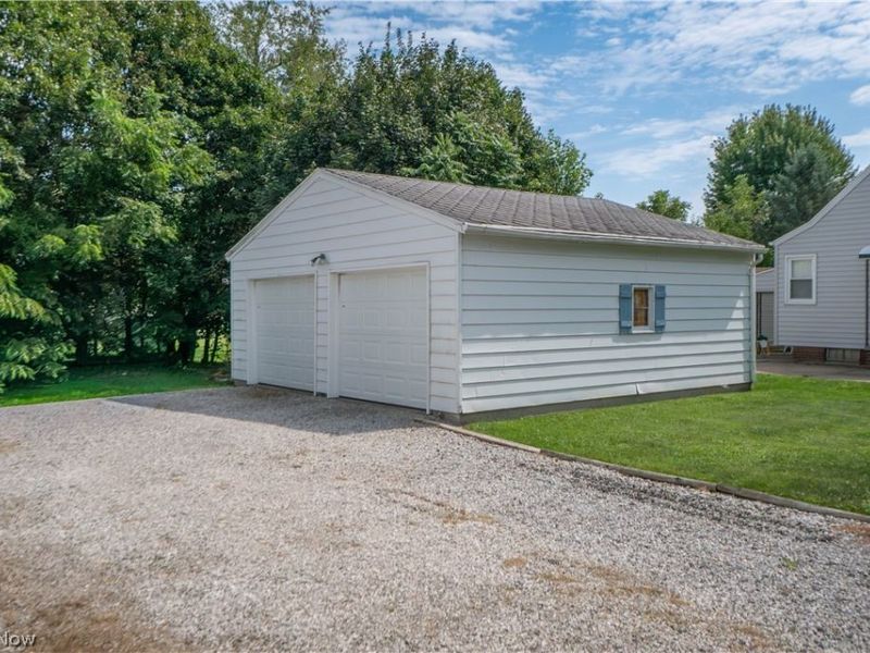 2826 Fletcher Avenue NE, Canton, OH 44705 Photo 2