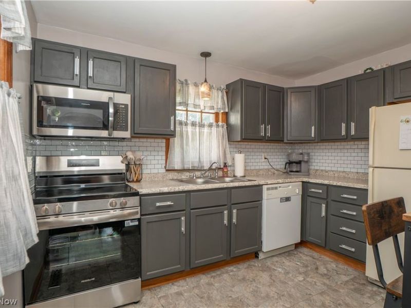2826 Fletcher Avenue NE, Canton, OH 44705 Photo 8