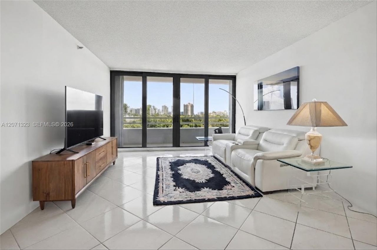 20355 NE 34th Ct , Unit 724, Aventura, FL 33180 Photo