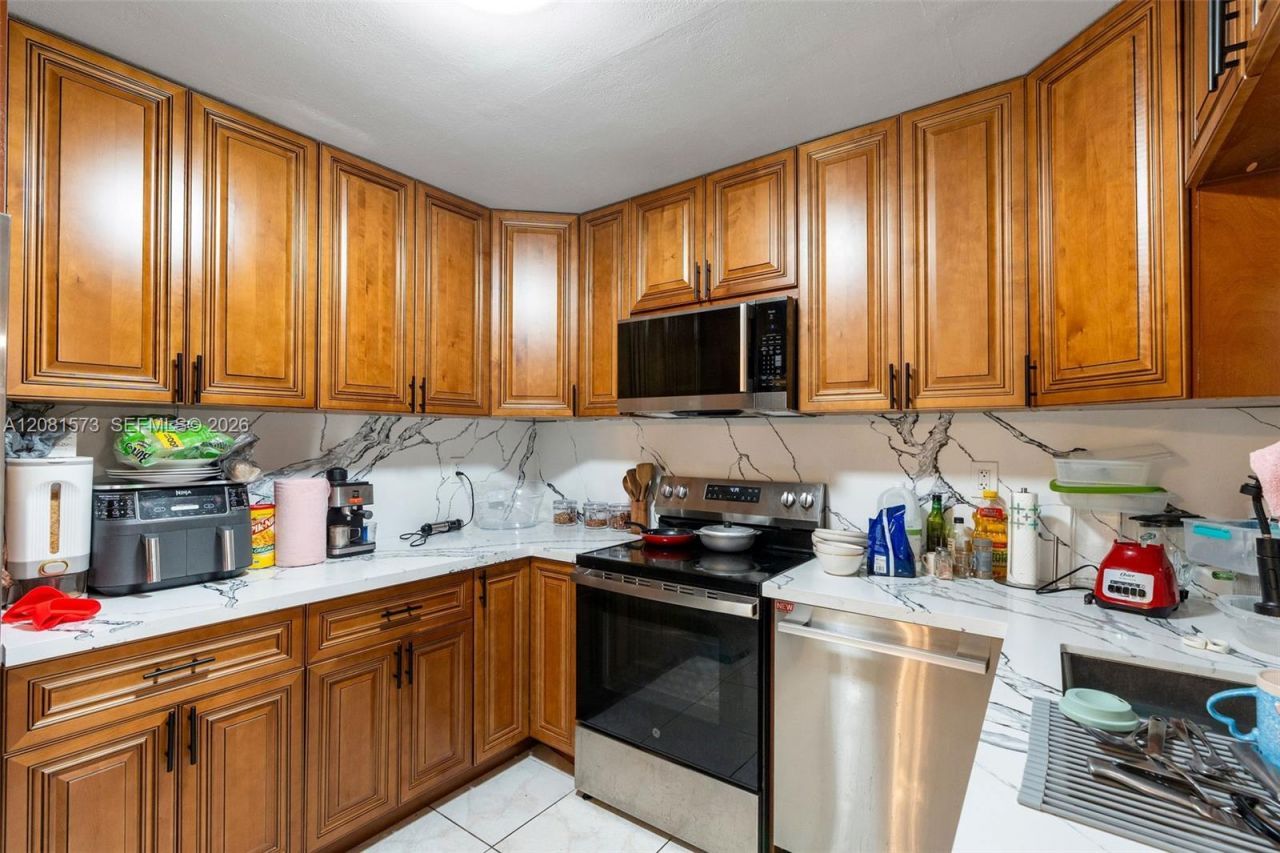 985 SE 2nd Pl , Hialeah, FL 33010 Photo
