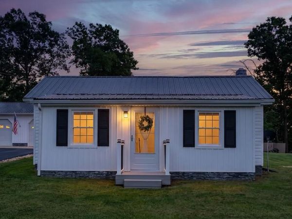 414 MASSANUTTEN AVENUE , SHENANDOAH, VA 22849
