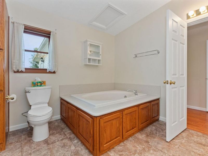 9377 Tri County Highway, Eagle Township, OH 45171 Photo 10