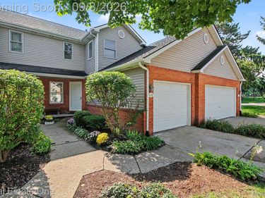 1318 Steeplechase Court, Howell Township, Mi 48843
