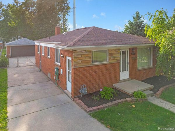 5965 N Lafayette Street , Dearborn Heights, Mi 48127